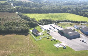 Vue aérienne de l'aérodrome de Guiscriff