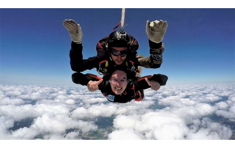 Le saut en parachute accompagné