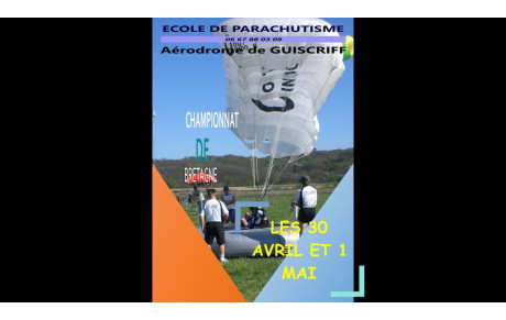 Compétition de parachutisme à Scaër-Guiscriff